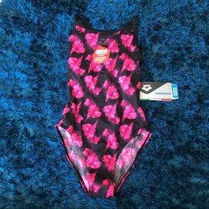 NWT Arena one piece